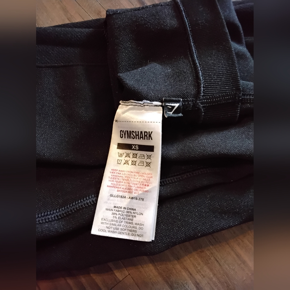 Gymshark Black Leggings with Stretchy Fit and Moisture-Wicking Fabric - Picture 4 of 4